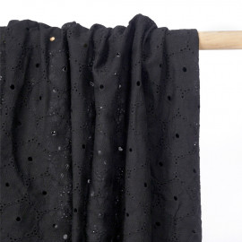 Tissu coton brodé et ajouré noir à motif fleuri  - pretty mercerie - mercerie en ligne