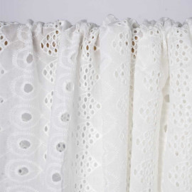 Tissu coton brodé blanc à motif paon | pretty Mercerie | mercerie en ligne
