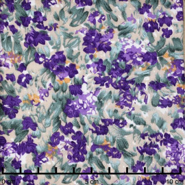Tissu viscose beige à motif champs fleuri violet et vert | Pretty Mercerie | mercerie en ligne
