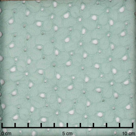 Tissu coton brodé vert pastel à motif fleurs ajourées | pretty mercerie | mercerie en ligne