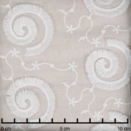 Tissu coton brodé blanc cassé à motif spirale à frange et ligne fleurie | Pretty mercerie | mercerie en ligne