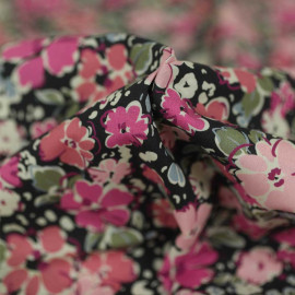Tissu coton Jeanne noir à motif bloom rose et vert