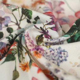 Tissu viscose Gaston blanc cassé à motif fleurs printanières