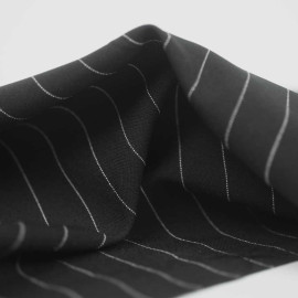 Tissu poly-viscose noir à motif rayures pointillées blanches