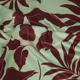 Tissu viscose Cassie vert à motif floral bordeaux