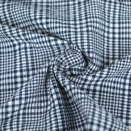 Tissu poly-coton seersucker bleu à motif carreaux blanc
